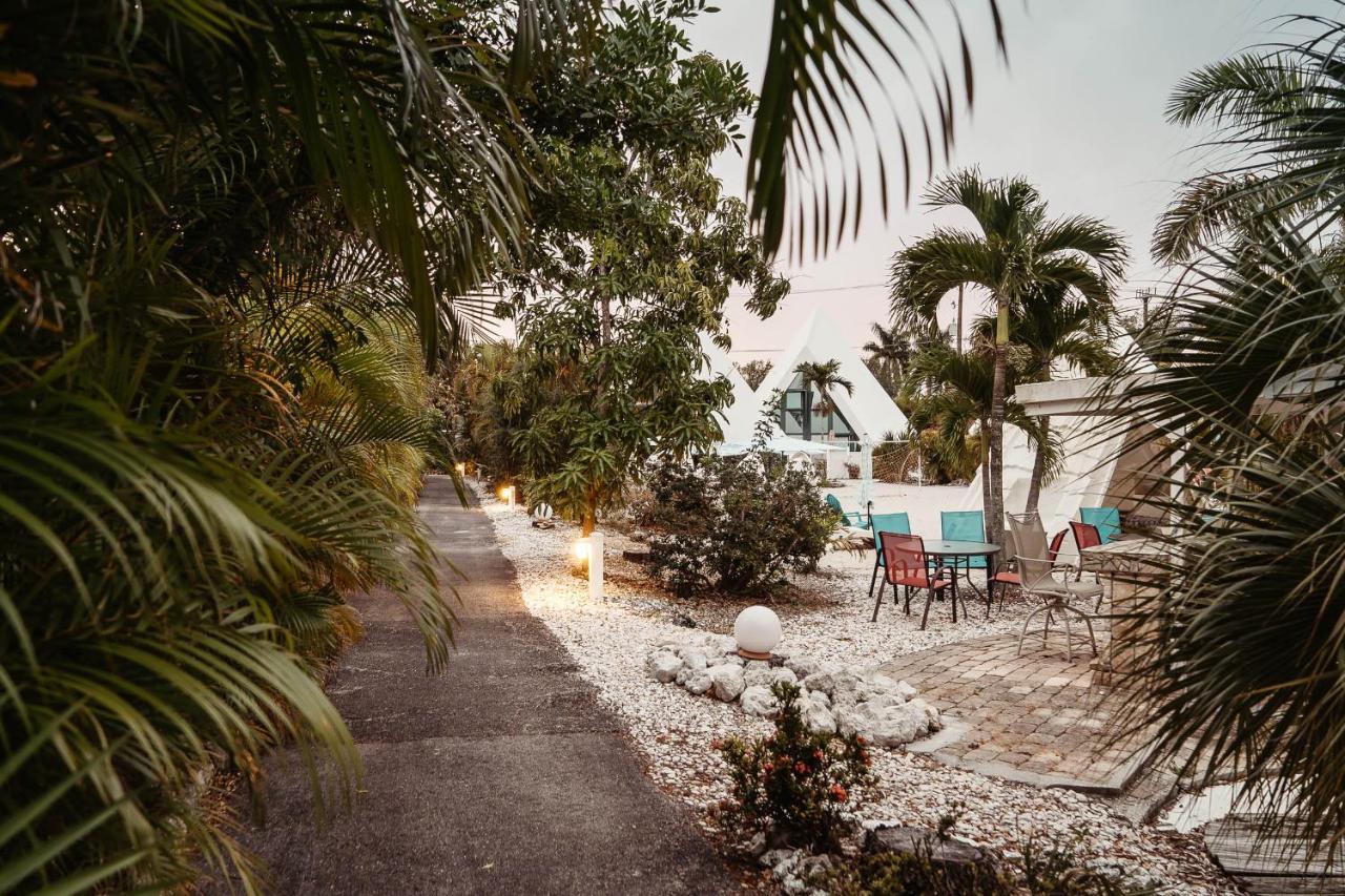 Pyramids In Florida Hotel Estero Bagian luar foto